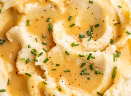 easy vegan gravy over mashed potatoes